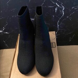 Eileen Fischer Woman’s Oriel Stretch Fabric Ankle Boots Black 9.5